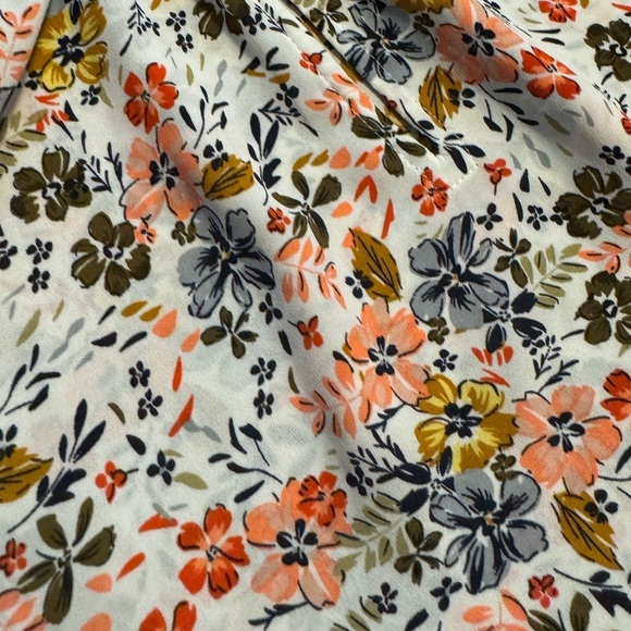 LOFT Keyhole Front Floral Blouse - Picture 3 of 3